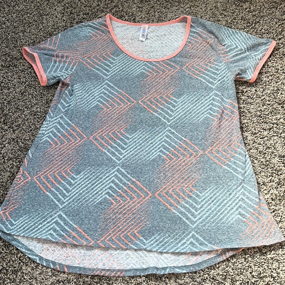 Womens LuLaRoe shirt size small - Picture 4 of 13